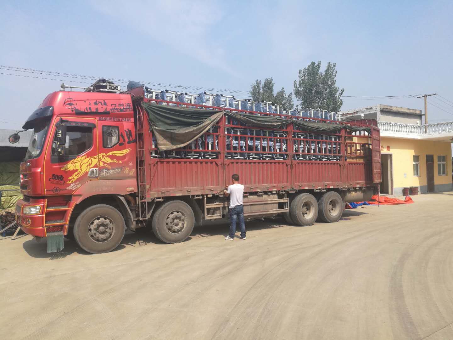 祝賀“睿學(xué)卓藝”課桌椅入駐北京外國(guó)語(yǔ)大學(xué)西南附屬學(xué)校！