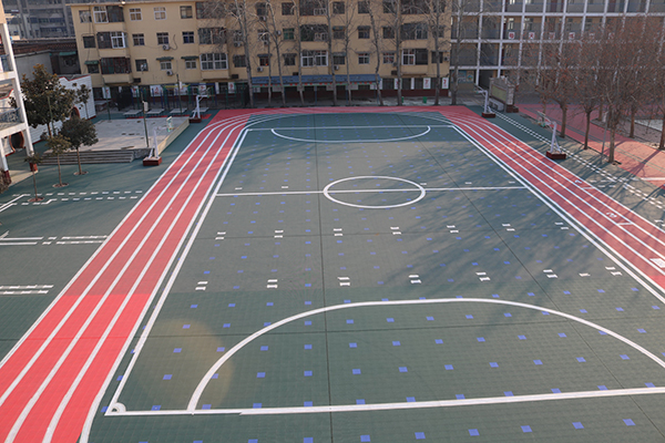 籃球場懸浮地板對鞋的磨損很大嗎？