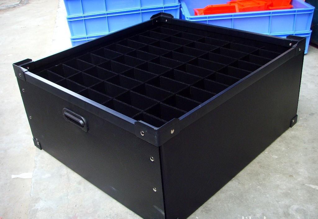 中空板周轉(zhuǎn)箱如何用清洗機(jī)清洗？